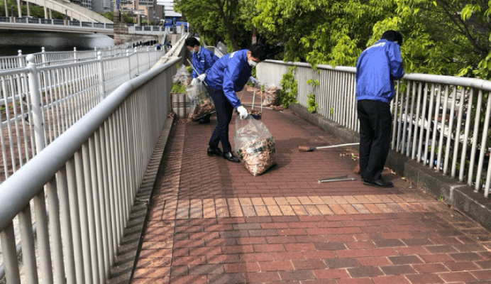 地域清掃活動に参加